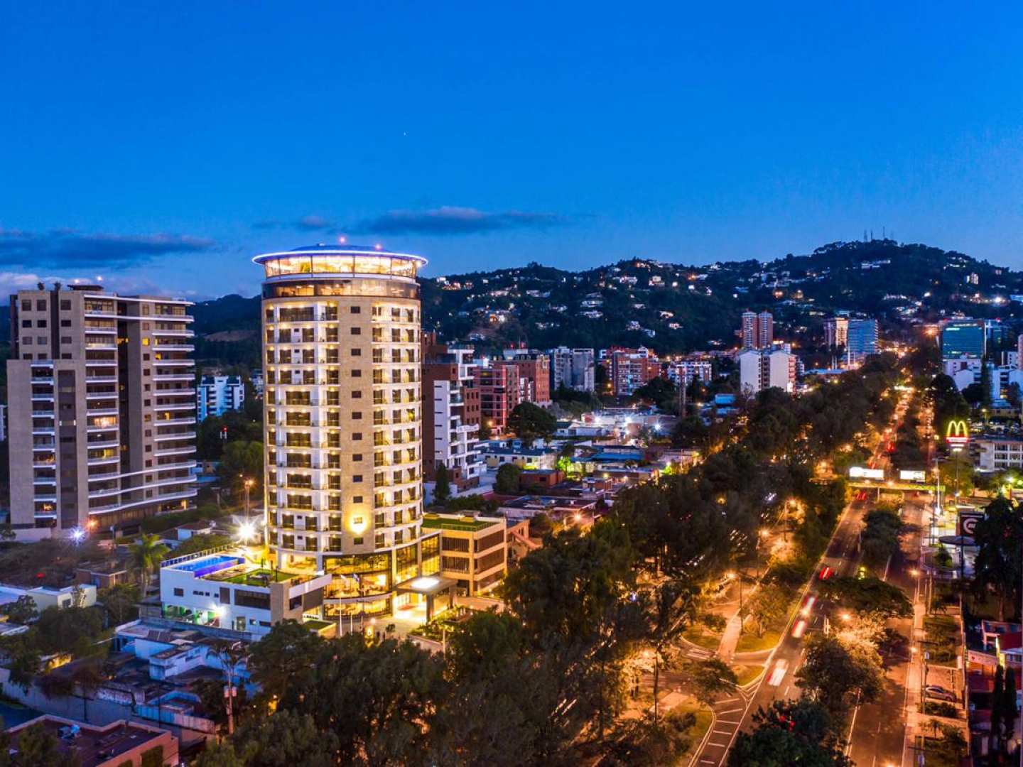 🌏 Restaurante Giratorio, Guatemala Restaurante Internacional