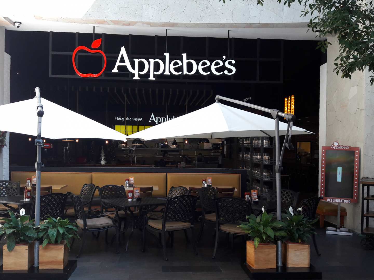 Applebee's (Oakland Mall)