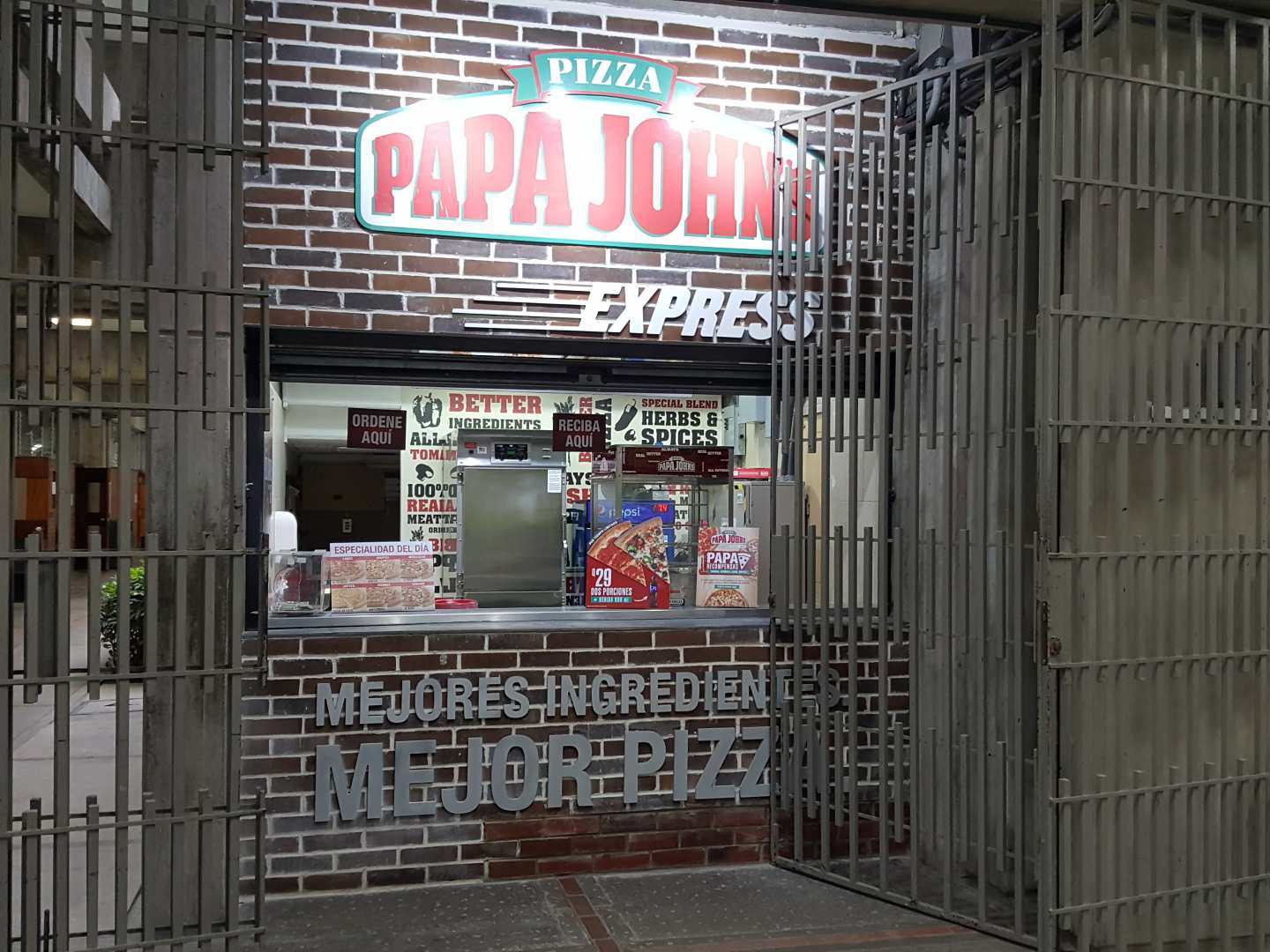 Papa John's (Universidad Rafael Landivar Express)