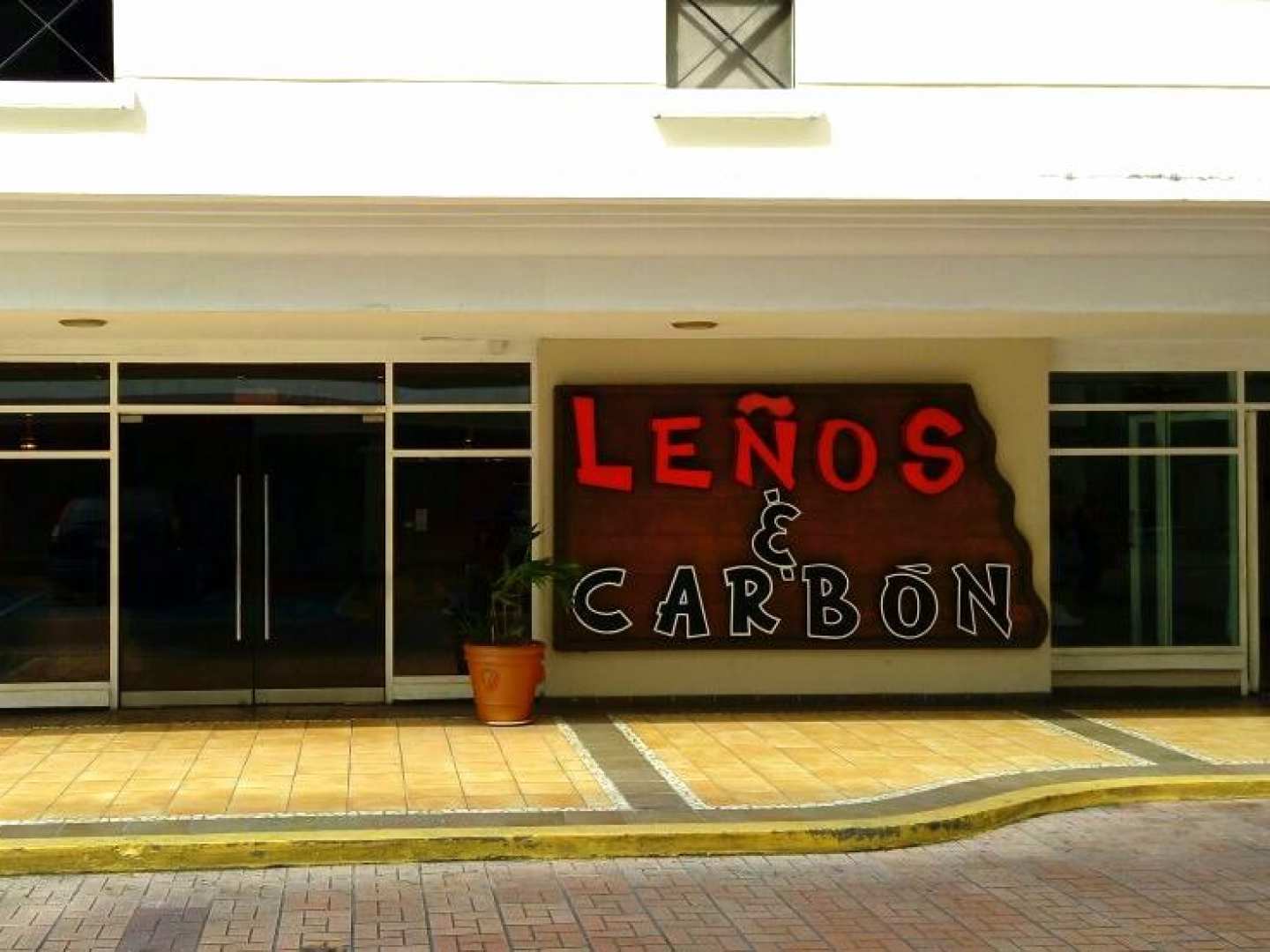 Leños & Carbón (El Dorado)