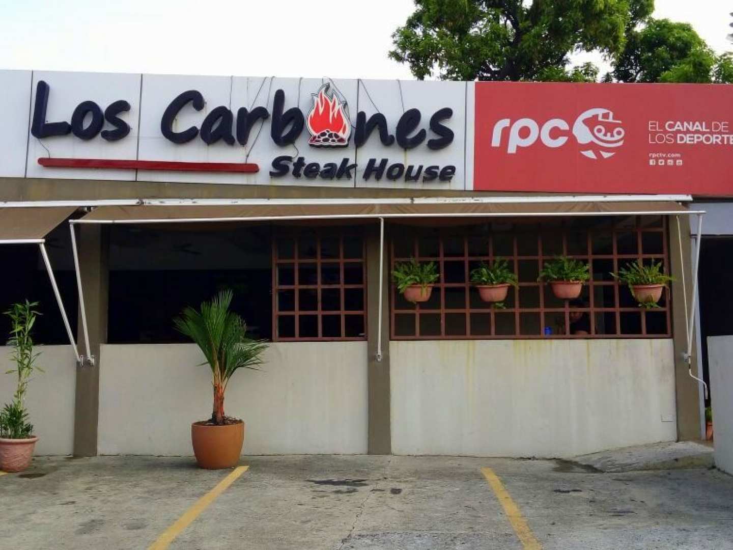 Los Carbones Steak House