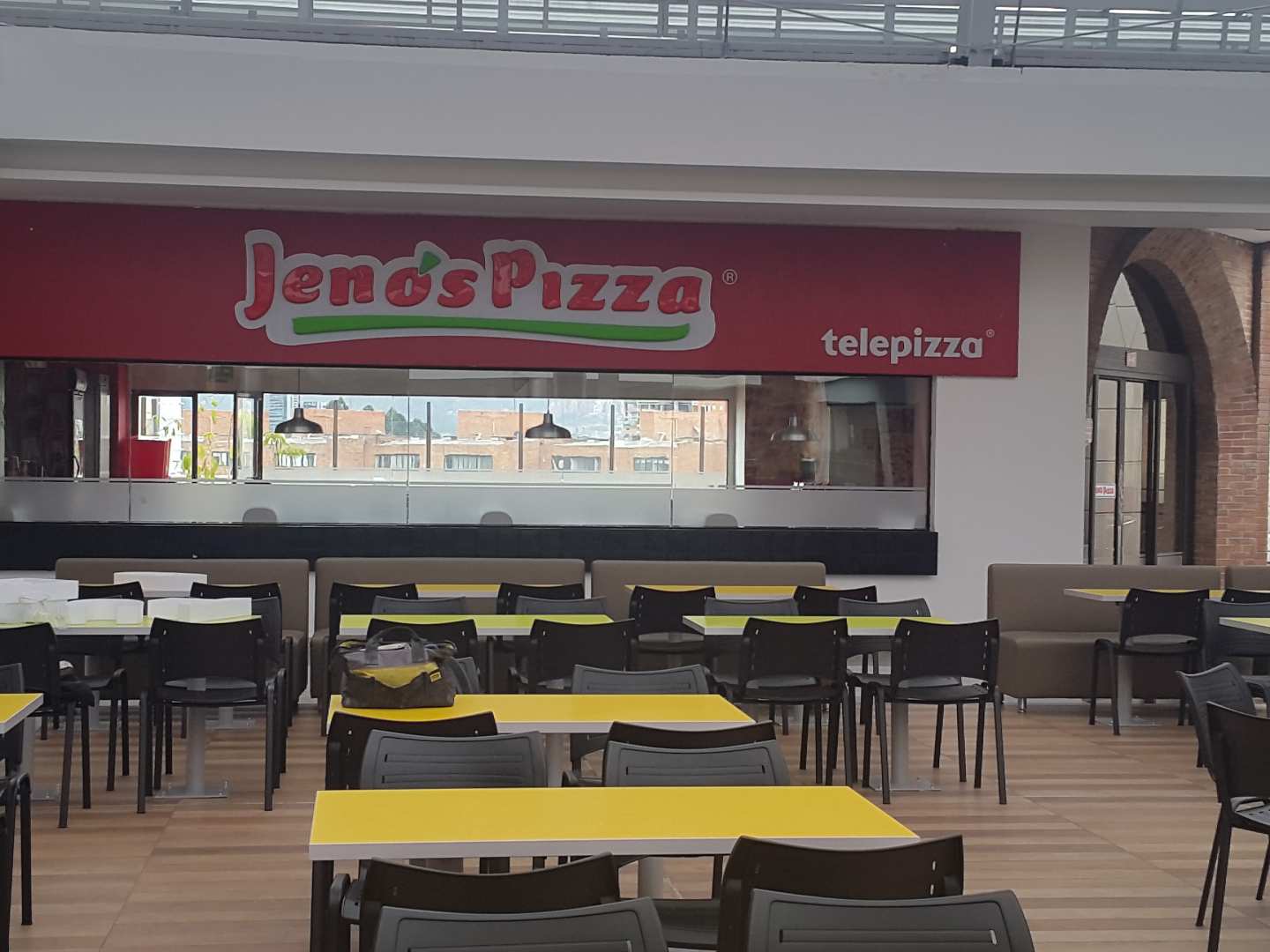 Jeno's Pizza (C.C. Bulevar Niza)