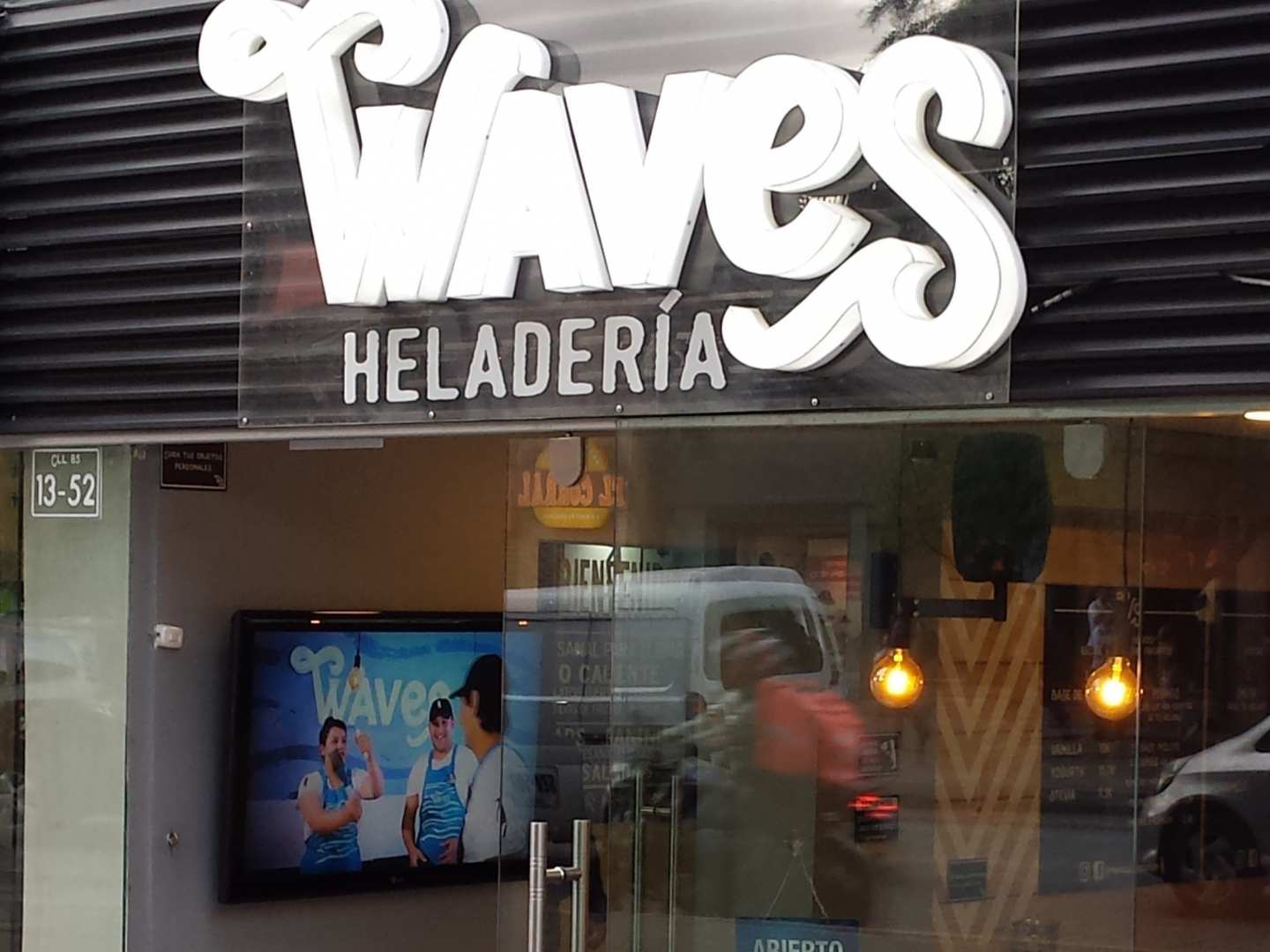 Waves (calle 85)