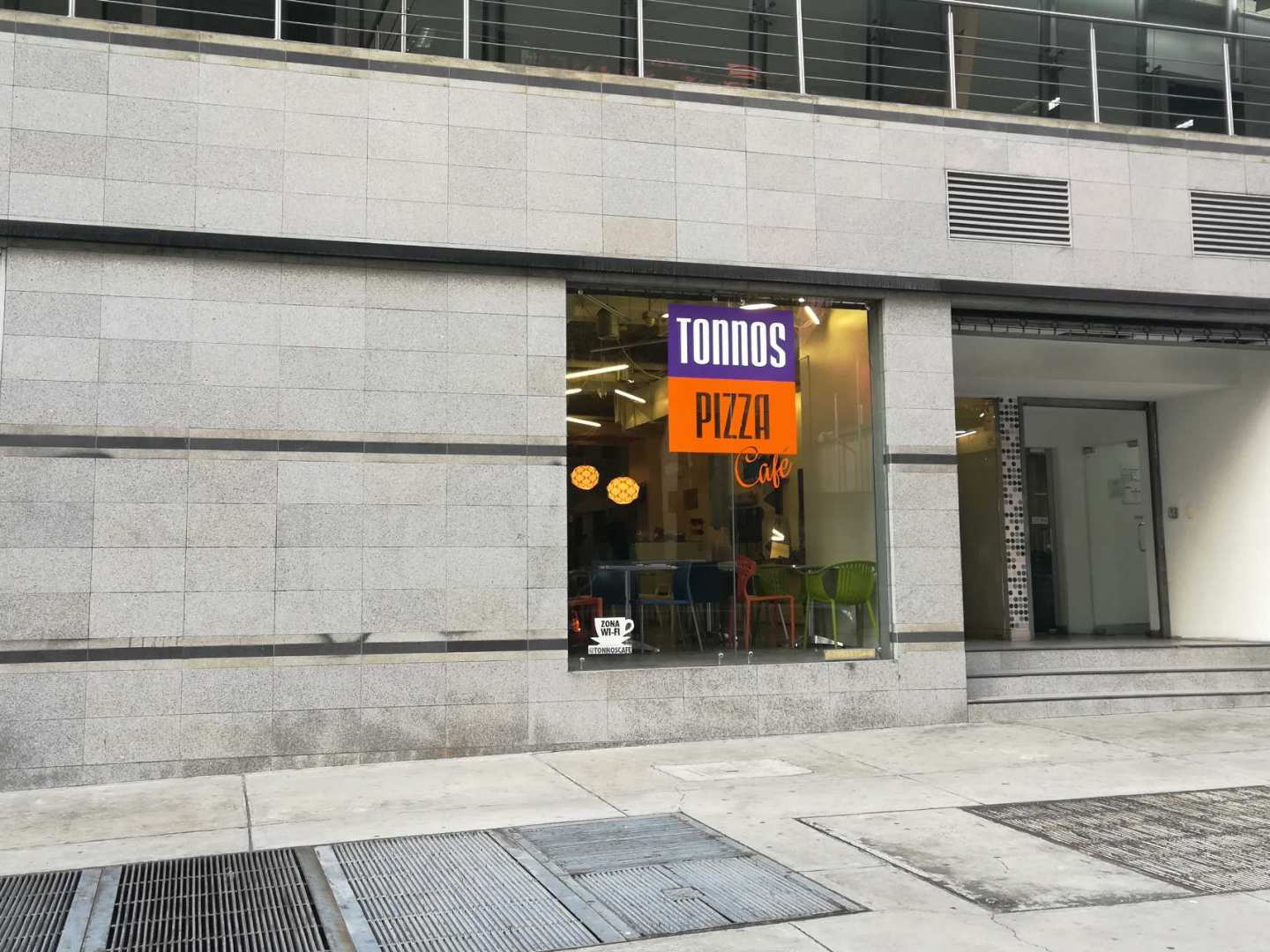 Tonnos Café