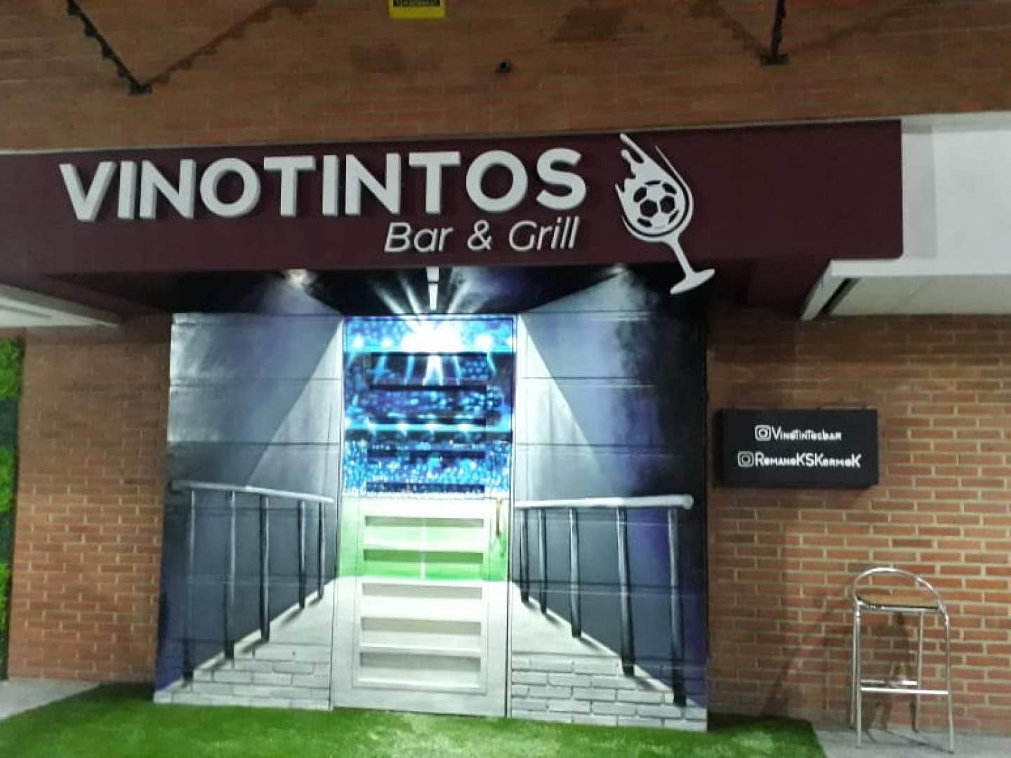 Vinotintos Bar and Grill